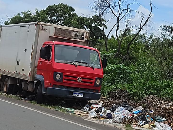 Semap identifica e autua responsável por descarte irregular de lixo em terreno na MA-204 em Paço do Lumiar