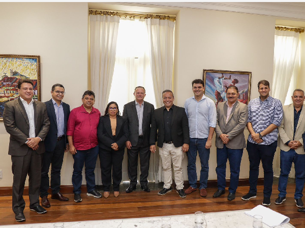 Paula Azevedo (PcdoB) em reunião com o Governador Carlos Brandão anuncia pacote de obras para Paço do Lumiar