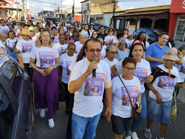 Caminhada movimenta Paço do Lumiar e chama atenção para o Junho Violeta